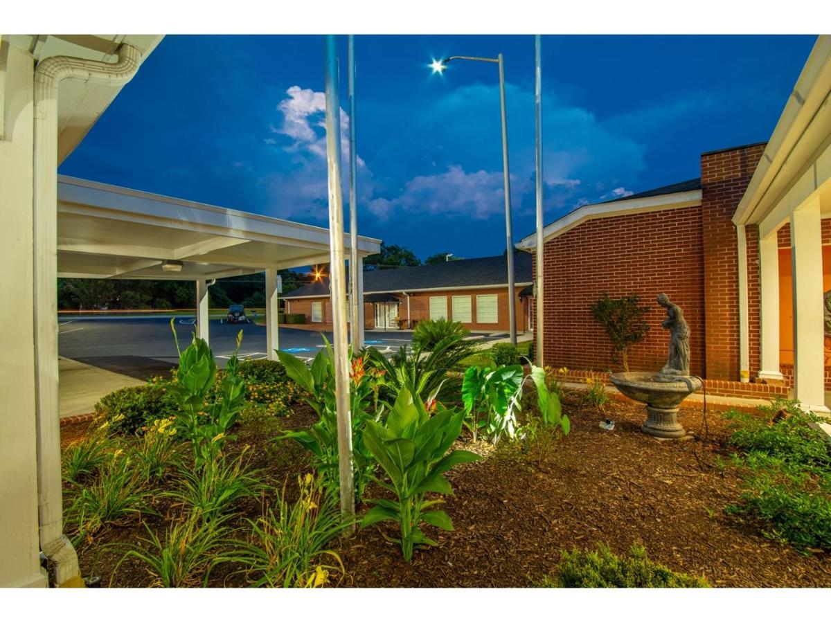 Winton Inn & Suites Barnwell Exteriör bild
