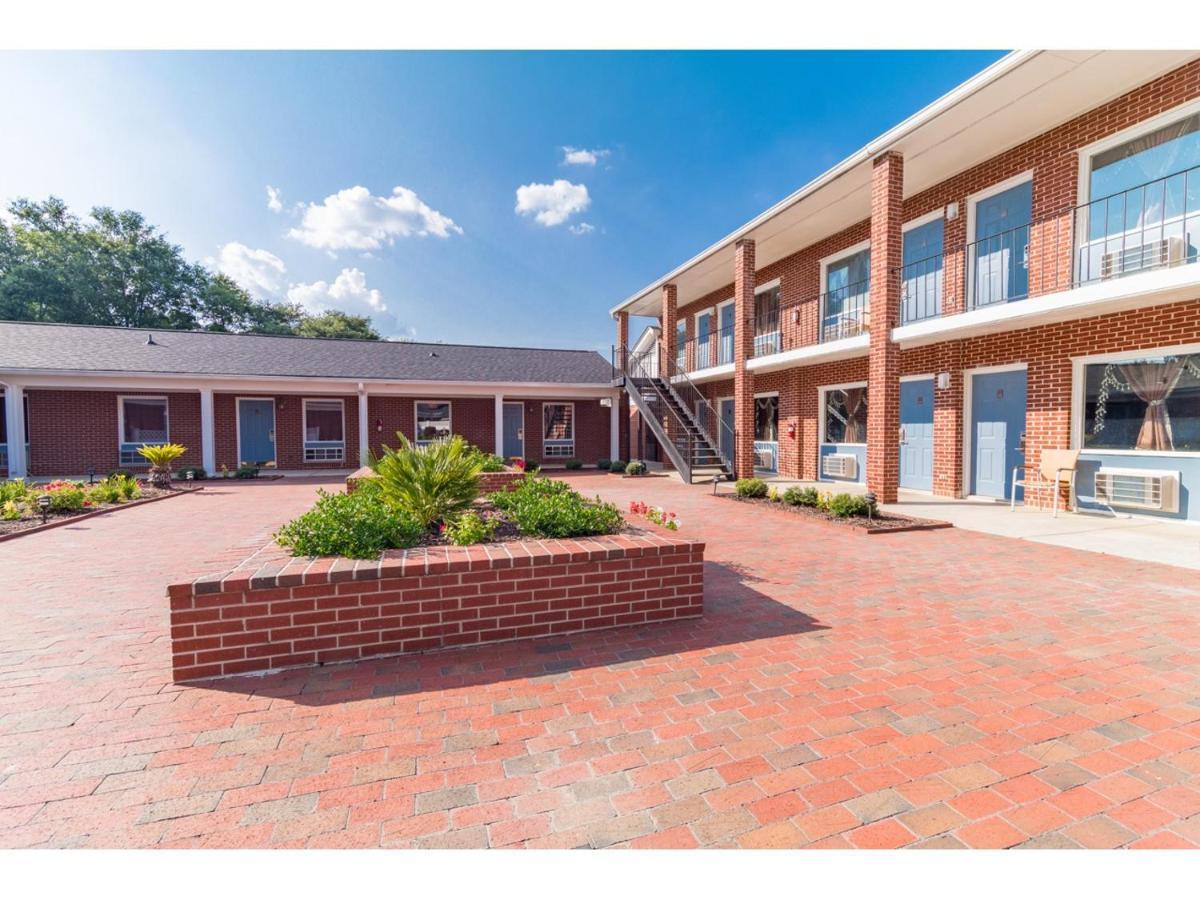 Winton Inn & Suites Barnwell Exteriör bild