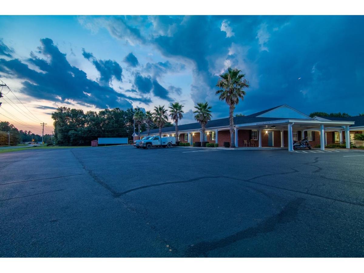 Winton Inn & Suites Barnwell Exteriör bild